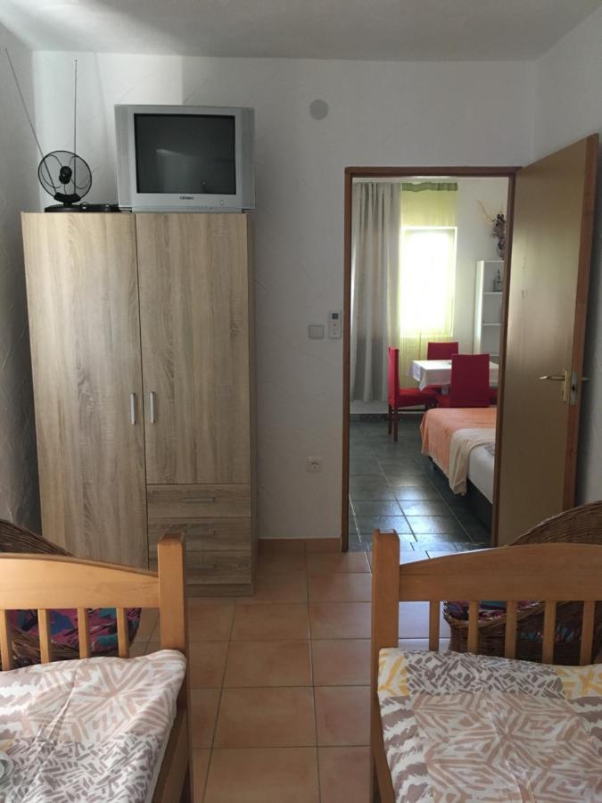 Apartments 4M Gornji Karin Exteriör bild