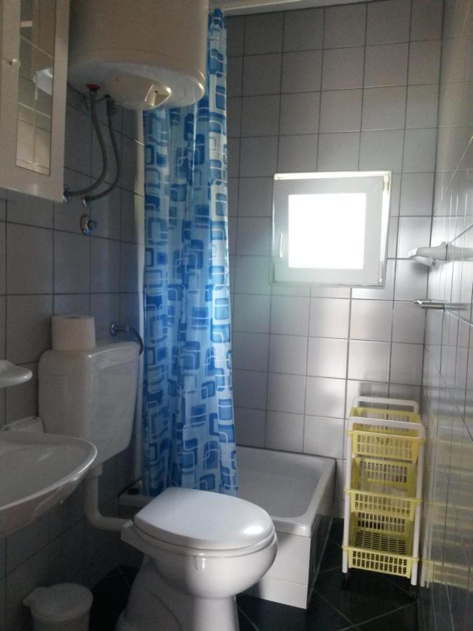 Apartments 4M Gornji Karin Exteriör bild
